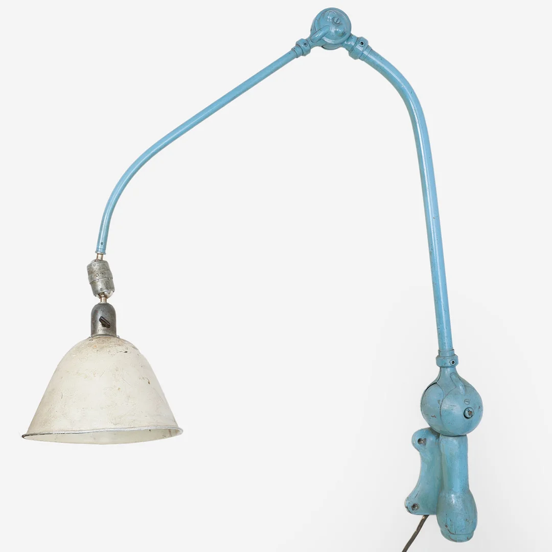 JOHAN PETTER JOHANSSON. Vägglampa, "Triplex pendel". — Wall Lights — Göteborgs Auktionsverk