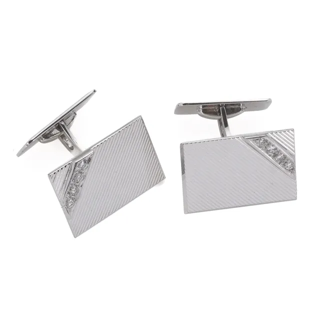 Hugo Grün: A pair of cufflinks of 14k white gold with diamonds. (2)