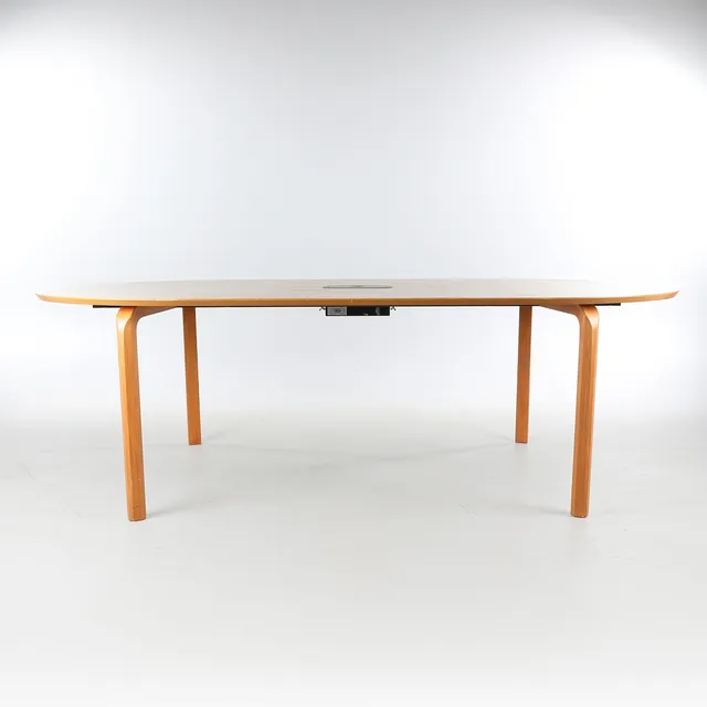 Konferencebord / mødebord af kirsebær og bøg.