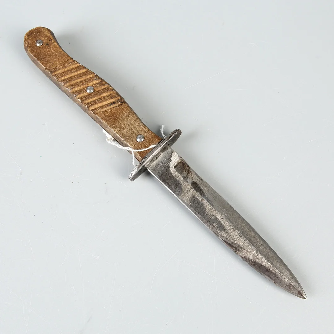 TYSK STRIDSKNIV, 1916. Bladet stämplat ERN Wald Rheinl. — Edged weapons — Auktionshuset Kolonn