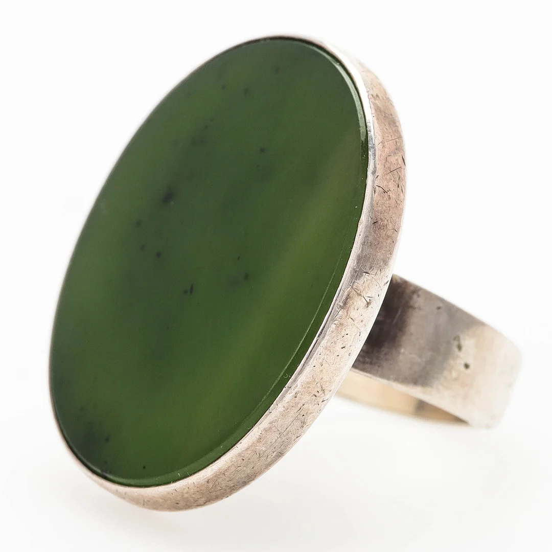 NILS ERIK FROM. Ring, silver, planslipad serpentin, Danmark, 1900-talets andra hälft. — Rings — Auktionsmagasinet Vänersborg