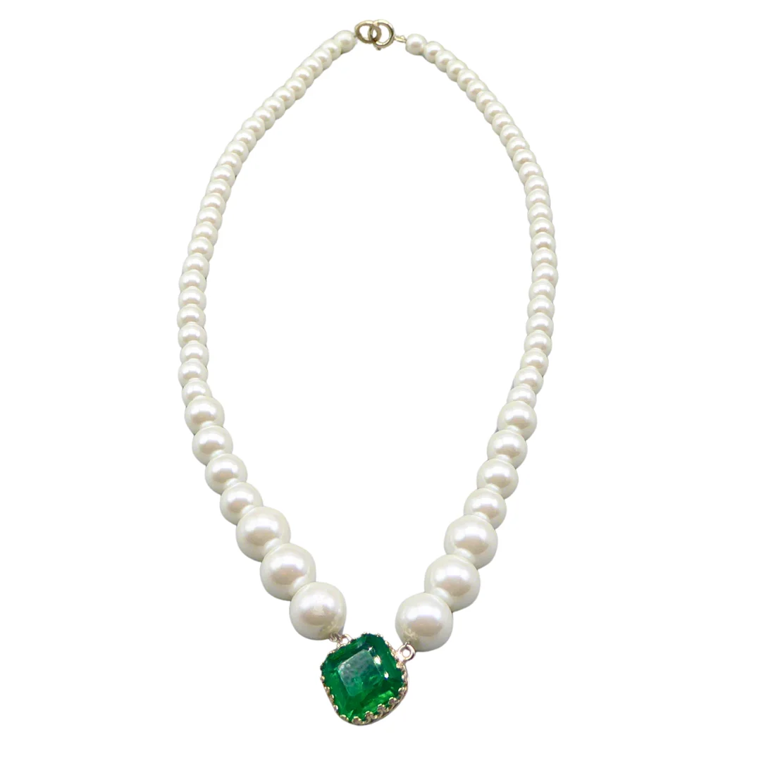 PERLENKETTE MIT EINEM NATÜRLICHEN EDELSTEIN UND 925ER SILBER. — Necklace — Auktionshaus Stuber's Hammerschlag