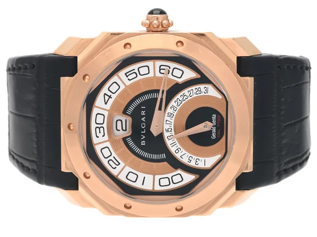 BVLGARI, Octo Retrogradi, "Gérald Genta", Cal GG7722, Verk nr. 06201 Serie nr. 133203, kronograf, herrur,42 x 42 mm, 18K rosa guld, automatisk, digital timvisning, minutvisare med retrogradfunktion, glasbaksida, integrerat läderband, viklås (18K rosa guld), ca 2007, ställpinne, box, ytterkartong.
