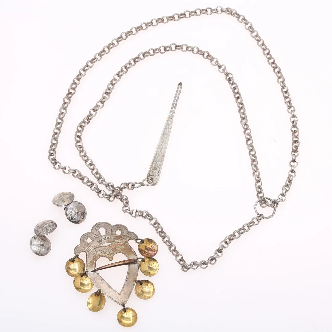DRÄKTSMYCKEN, 4 delar, SILVER, 83 gram. — Silver — Auktionshuset Thelin & Johansson