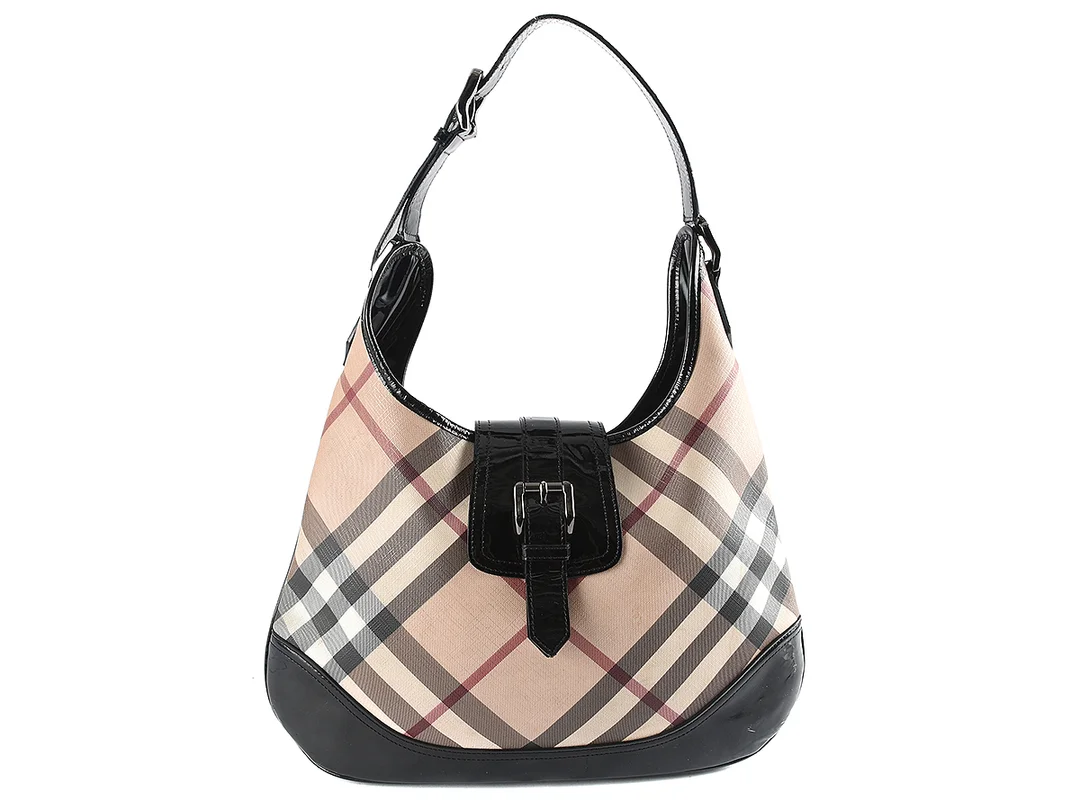 VÄSKA, BURBERRY, rutig canvas, svart skinnlack, 40x25x5cm, canvasen har fläckar. — Accessoarer/Väskor — Kaplans