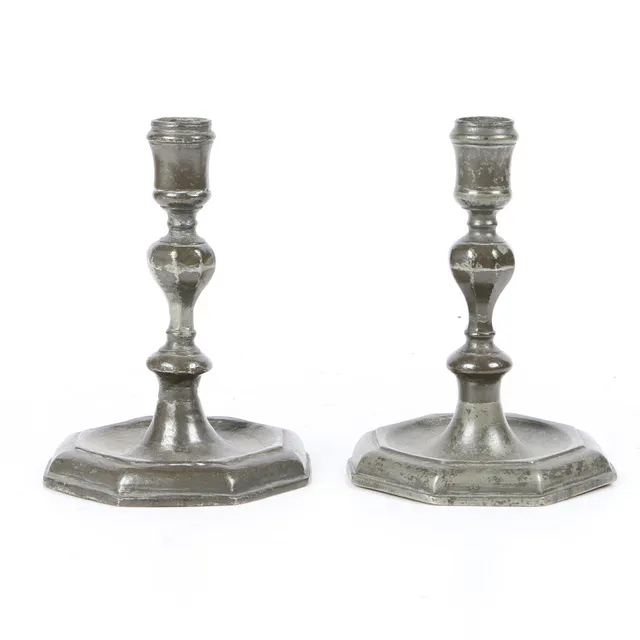 A PAIR OF 18TH CENTURY PEWTER CANDLESTICKS, CIRCA 1730.