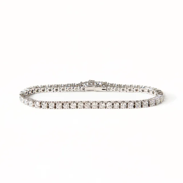ARMBAND, sk tennisarmband, 18K vitguld med briljantslipade diamanter totalt ca 4.40 ct.