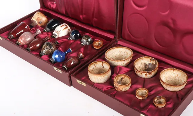 Isak Isaksson. Miniature vases with glaze samples and miniature model bowls. (19)