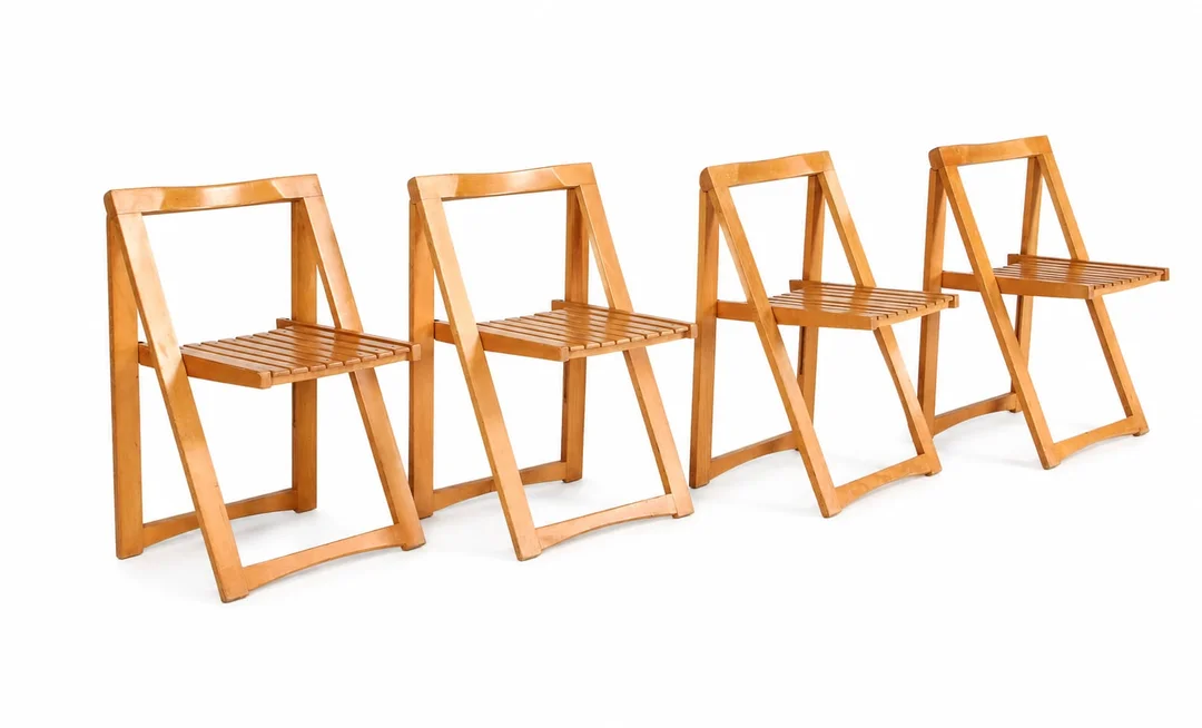 Aldo Jacober for Alberto Bazzani. Four folding chairs / dining chairs, beech wood (4) — Furniture/Chairs — Lauritz