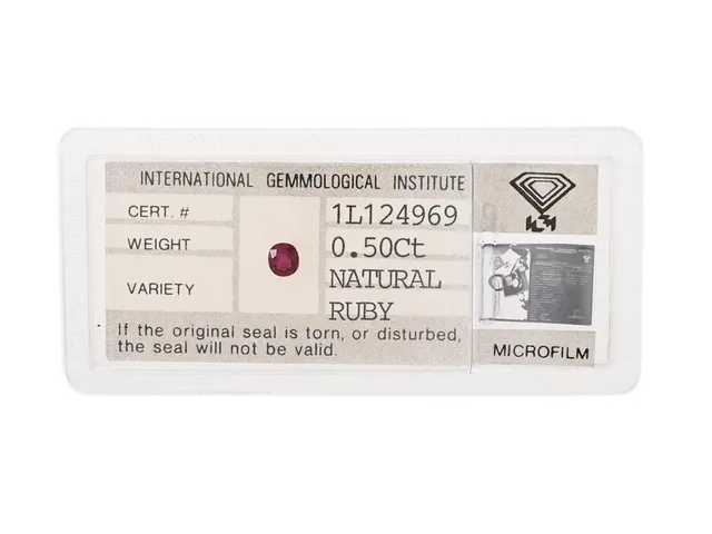 RUBIN, ovalslipad, 0,50 ct, mått 4,4 x 4,0 x 3,0 mm, IGI certifikat 1L124969, förseglat.