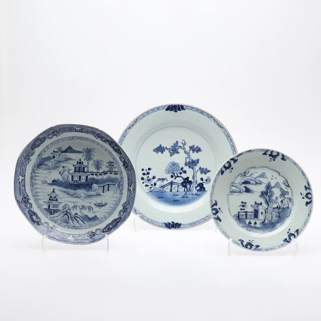 BLÅVITT PORSLIN, KINA TRE DELAR, 1800-TALET.