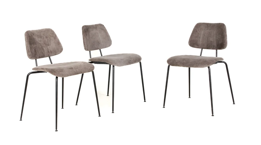 Norm Architects for Labofa. Three dining chairs / stacking chairs, model Heritage 11.1, Velour, display models (3) — Furniture/Chairs — Lauritz