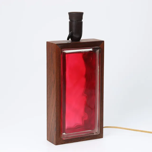 Bordlampe i palisander og farvet glas, dansk formgiver, 1900-tallets anden halvdel.