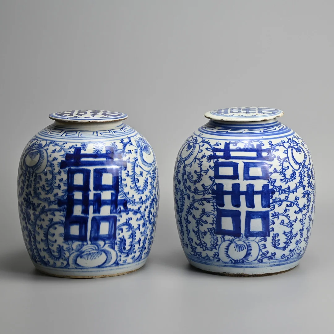 A PAIR OF CHINESE BLUE AND WHITE PORCELAIN ‘SHUANGXI’ GINGER JARS WITH COVERS, 19/20TH CENTURY. — Ceramics & Porcelain — Ma San Auction
