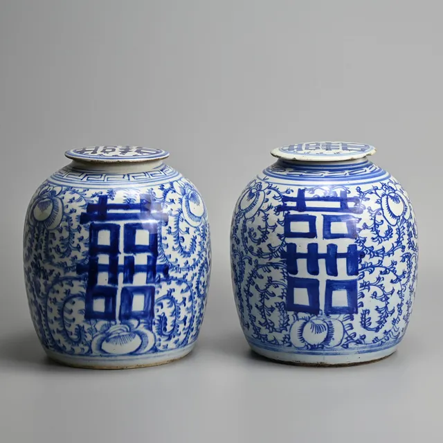 A PAIR OF CHINESE BLUE AND WHITE PORCELAIN ‘SHUANGXI’ GINGER JARS WITH COVERS, 19/20TH CENTURY.