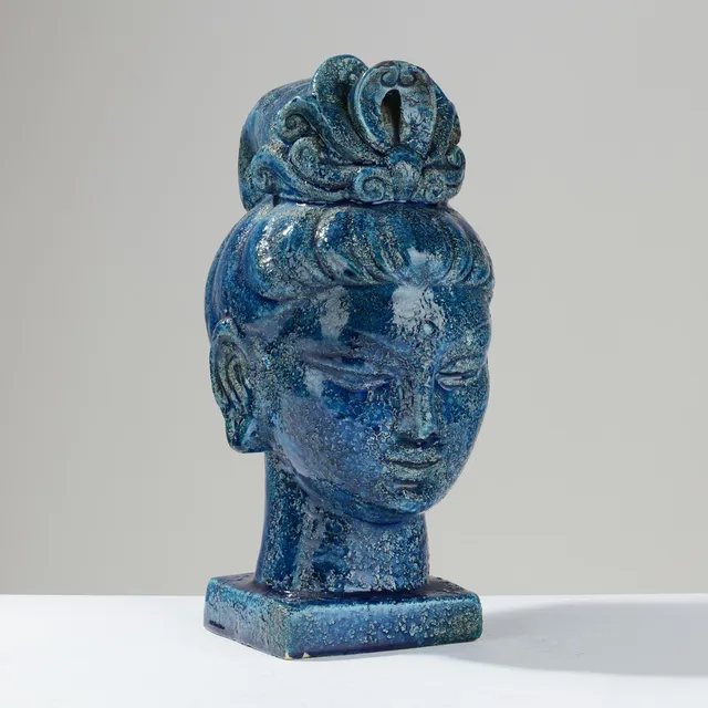 ALDO LONDI (1911-2003). Keramisk buste af sydøstasiatisk kvinde glaseret i blå nuancer, Bitossi, Italien, 1960/70'erne.