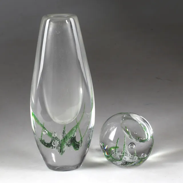 VICKE LINDSTRAND. Vas, Brevpress, glas, "Sjögräs", Kosta.