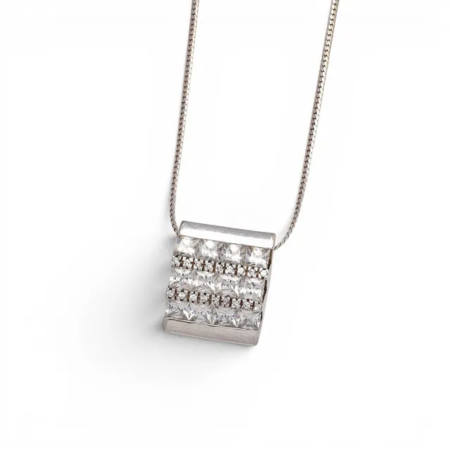 Pendant with zircons pavé.