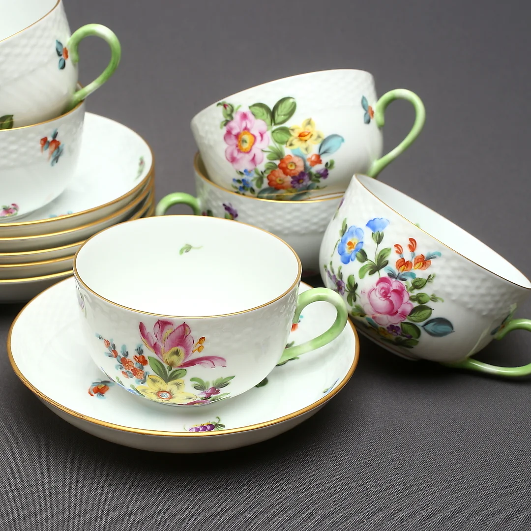 TEKOPPAR MED FAT, 6 delar, porslin, Herend, Ungern, 1900-tal. — European — Auktionshuset Kolonn