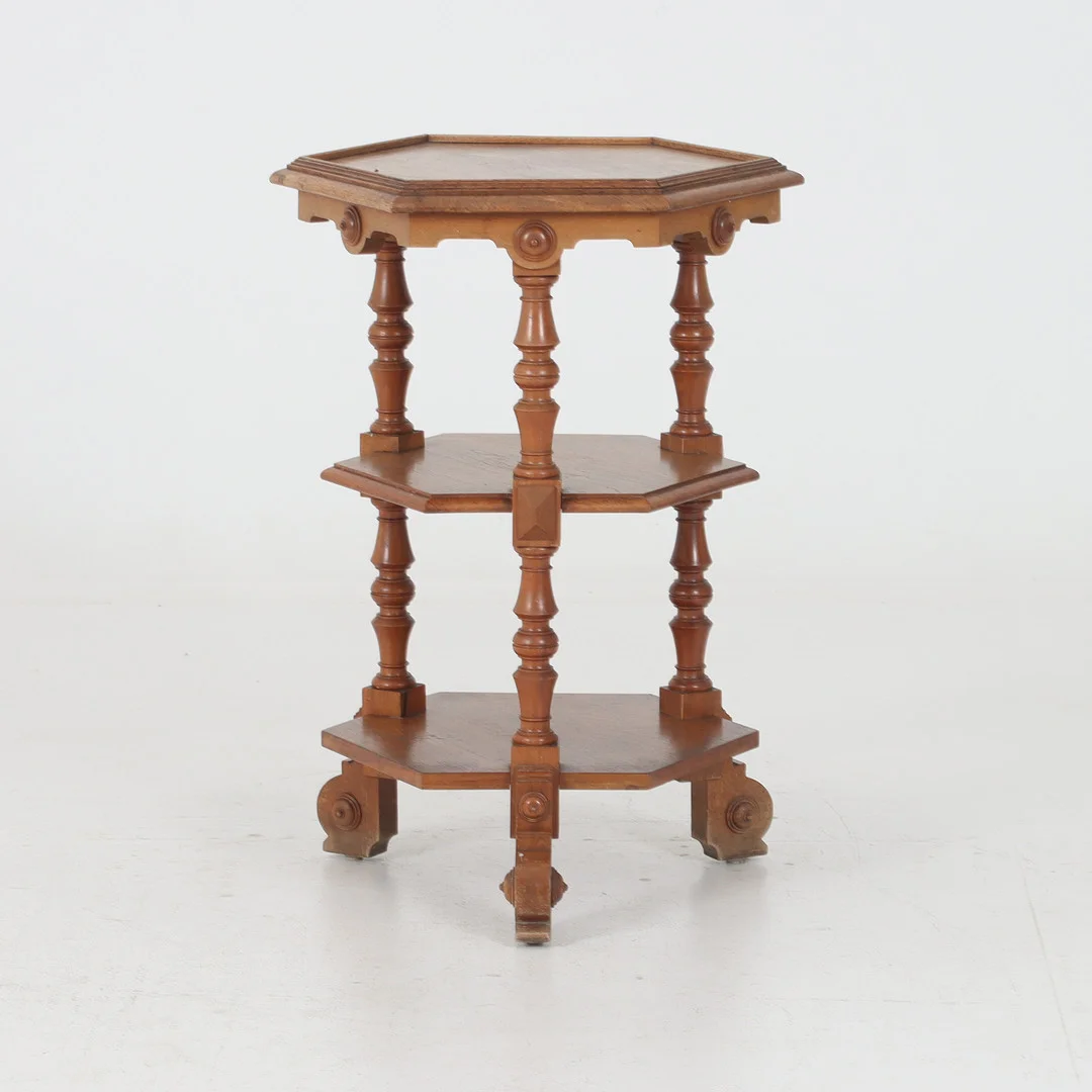 LAMPBORD, med tidningshylla, nyrenässans, 1800-talets slut. — Tables — Stadsauktion Sundsvall