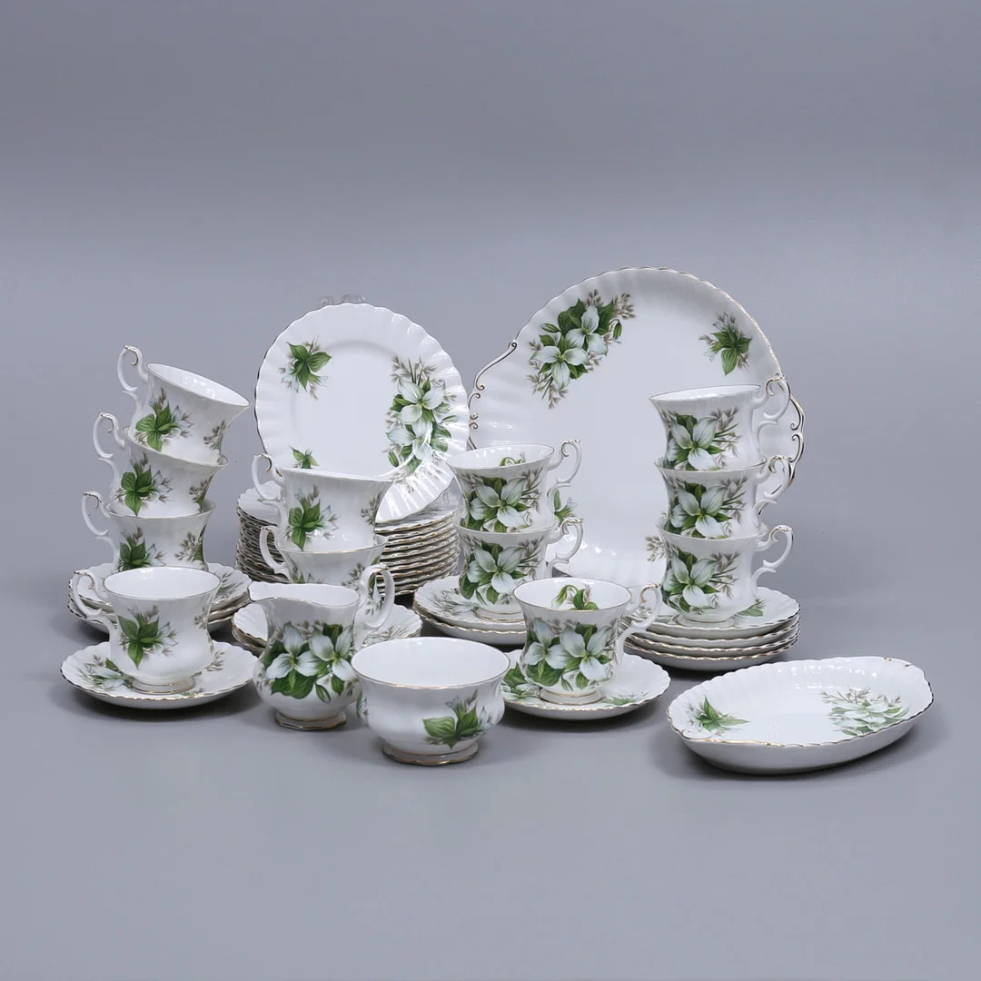 KAFFESERVIS, 29 delar, "Trillium", Royal Albert, England. — Tableware — Auktionshuset Thelin & Johansson