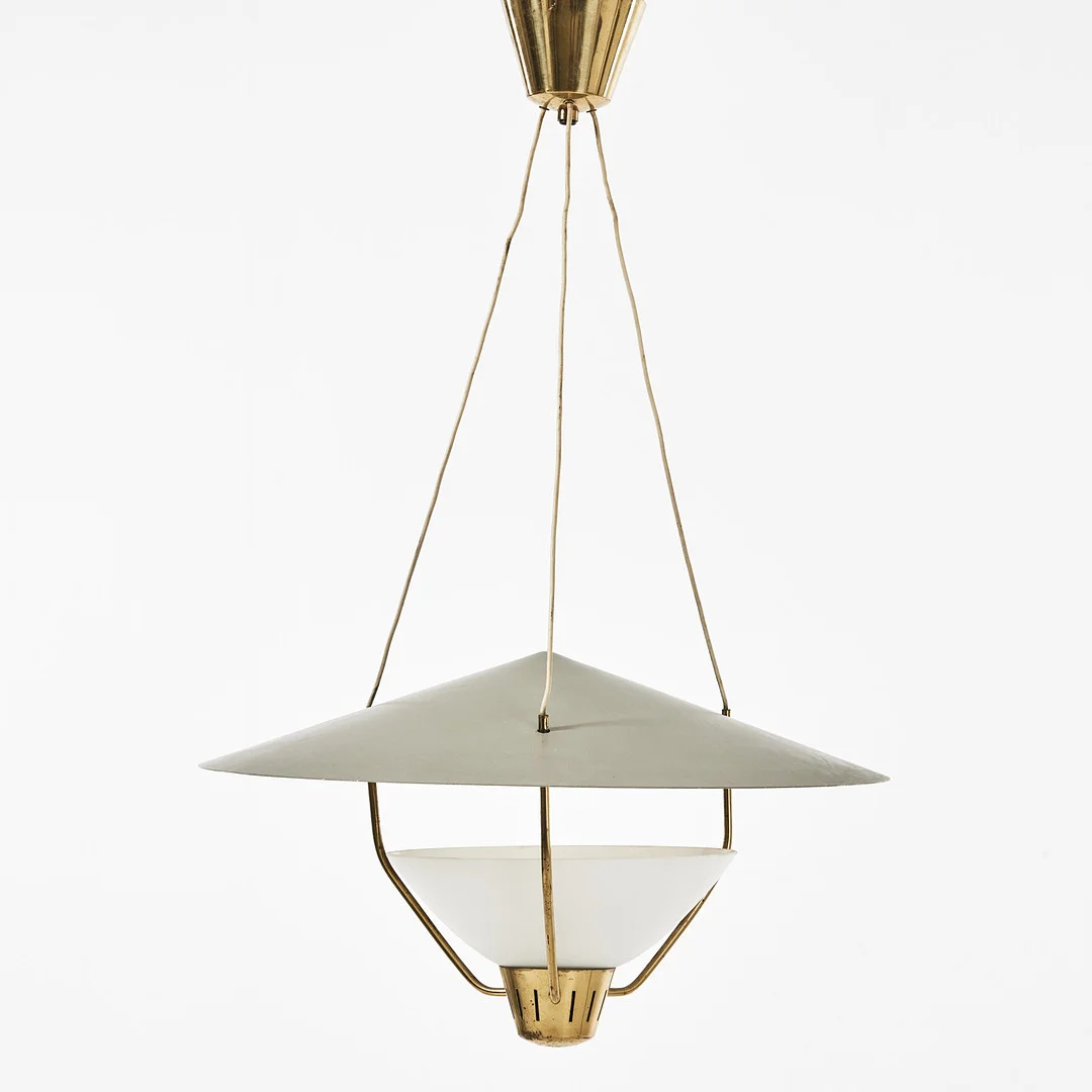 TAKLAMPA, 1900-talets mitt, stomme i mässing, lackerad plåt och glas. — Ceiling lights — Stockholms Auktionsverk Magasin 5