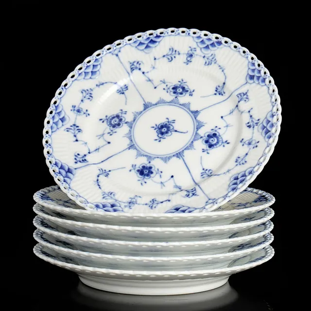 ASSIETTER, 6 st, 'Musselmalet', modell 1087, Royal Copenhagen, Danmark. 1:a sortering.