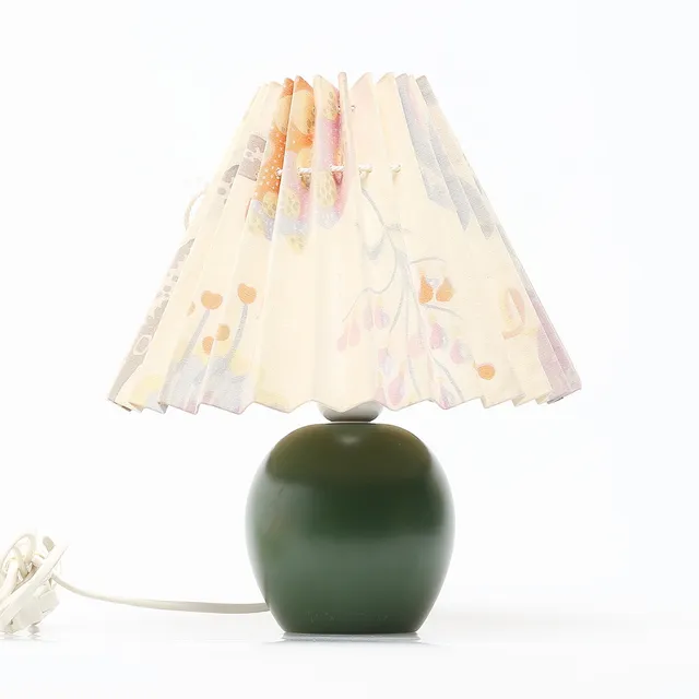 JOSEF FRANK. BORDSLAMPA, Svenskt Tenn, modell 2575, grönlackerat trä.