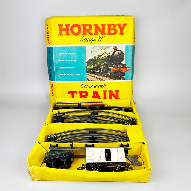 BOXED O GAUGUE TRAIN SET.