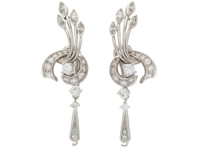 ÖRHÄNGEN, 18K vitguld, navette-, briljant- och åttkantslipade diamanter ca 2,00 ctv, ca TW-TCr/VS-SI, höjd 4,5 cm, vikt 10,5 g, stift/clips.