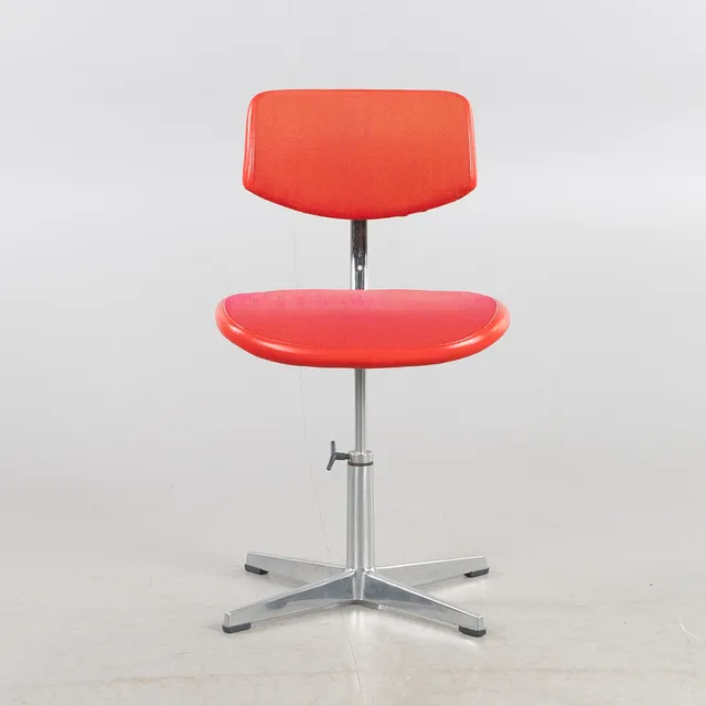 OLLI MANNERMAA. Skrivbordsstol, modell 850/853, Finnart, Martela Oy.