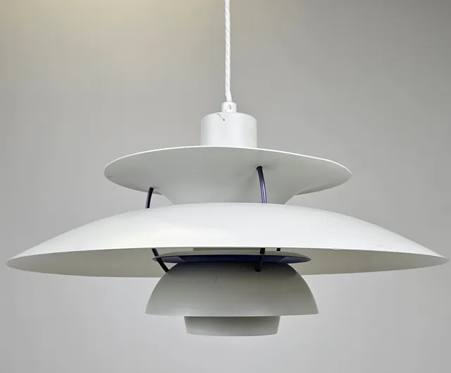 POUL HENNINGSEN. Taklampa, "PH5", Louis Poulsen, Danmark, höjd ca. 30 cm.