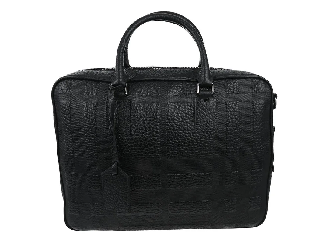 VÄSKA, BURBERRY, svart präglat läder, silverfärgade beslag, 39x31x8 cm, dustbag. — Accessoarer/Väskor — Kaplans
