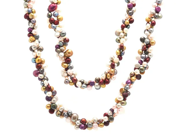 PÄRLCOLLIER, multifärgade odlade sötvattenspärlor i olika storlek och form, längd 72 cm.