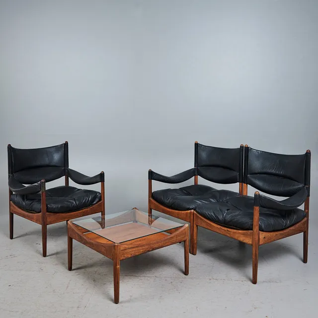 KRISTIAN SOLMER VEDEL. Søren Willadsen Møbelfabrik, vierteiliges Sitzensemble, Rio-Palisander, Leder, 1960er Jahre, Dänemark (4).