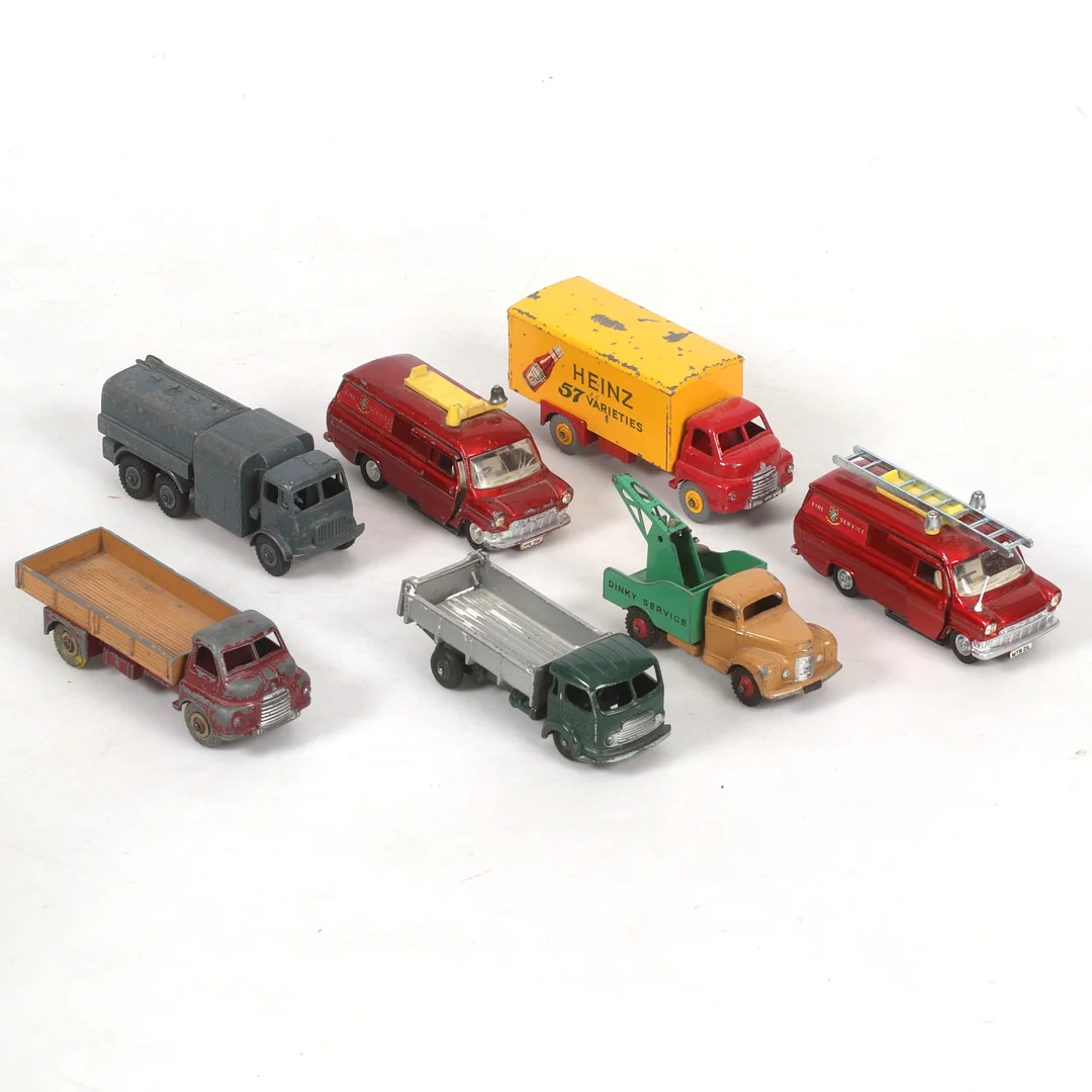 MODELLBILAR, plåt, 7 st, bl.a. "Big Bedford Heinz", Dinky Toys, England/Frankrike. — Toys — Stadsauktion Sundsvall