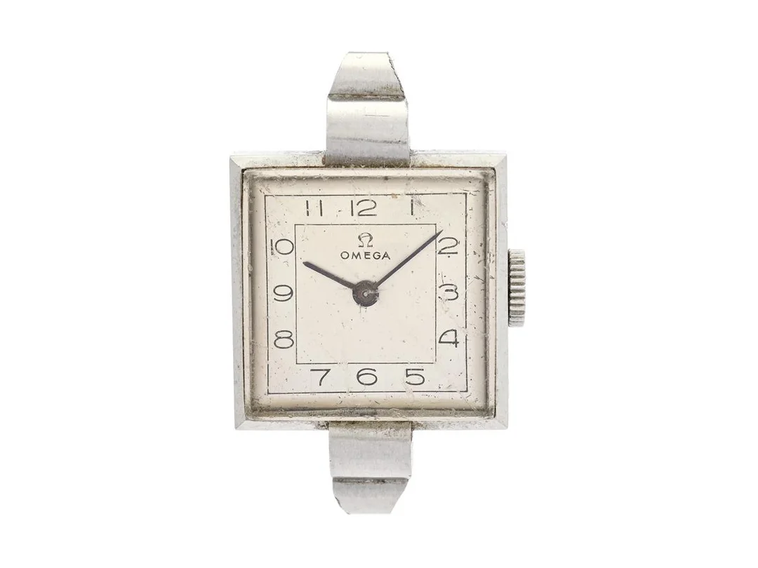 OMEGA, damur, 17 x 17 (29) mm, Cal P 11,5, Sere nr. 9679529, Boett nr. 10315225, stål, manuell, plexiglas, skadad urtavla, defekt (går ej, akut servicebehov), formverk, ca 1944. — Klockor/Omega — Kaplans