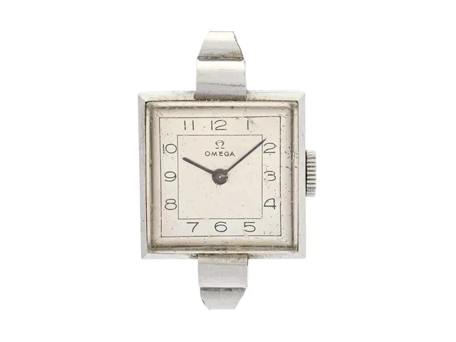 OMEGA, damur, 17 x 17 (29) mm, Cal P 11,5, Sere nr. 9679529, Boett nr. 10315225, stål, manuell, plexiglas, skadad urtavla, defekt (går ej, akut servicebehov), formverk, ca 1944.