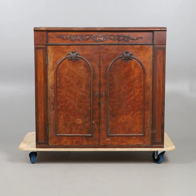 ROSS AND SONS DUBLIN MAHOGANY CABINET.