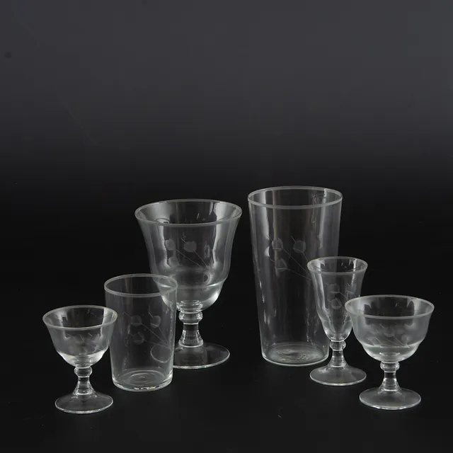 GLASSERVIS, 61 delar med etsad blomdekor, 1900-talets mitt.
