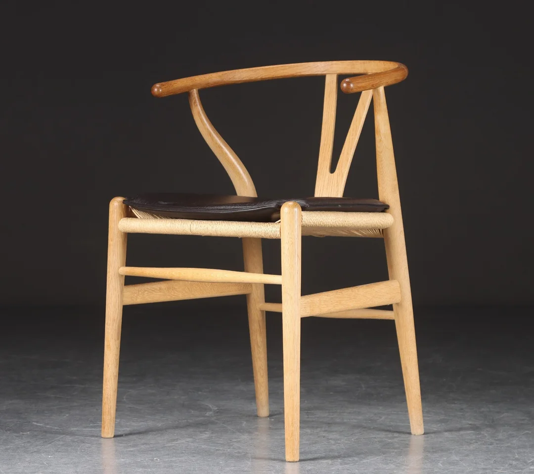 Hans J. Wegner. Stol af eg, model CH-24 - 'Y-stolen' — Furniture/Chairs — Lauritz
