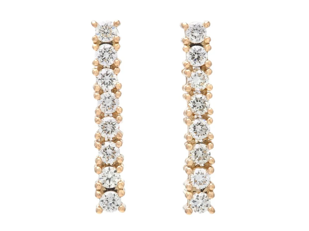 ÖRHÄNGEN, 18K guld, 16 briljantslipade diamanter ca 0,28 ctv, ca TW-TCr/VVS-VS, stift, längd 15 mm, vikt 2,5 g. — Smycken/Örhängen — Kaplans