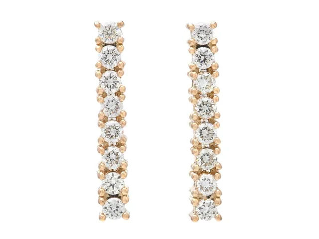 ÖRHÄNGEN, 18K guld, 16 briljantslipade diamanter ca 0,28 ctv, ca TW-TCr/VVS-VS, stift, längd 15 mm, vikt 2,5 g.