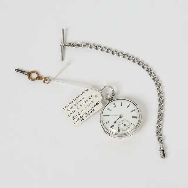 A VICTORIAN SILVER POCKET WATCH, A POCKET WATCH CHAIN (2).