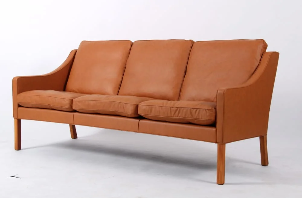 Børge Mogensen. Three-seater free-standing sofa in leather, model 2209 — Furniture/Lounge suites, sofas — Lauritz