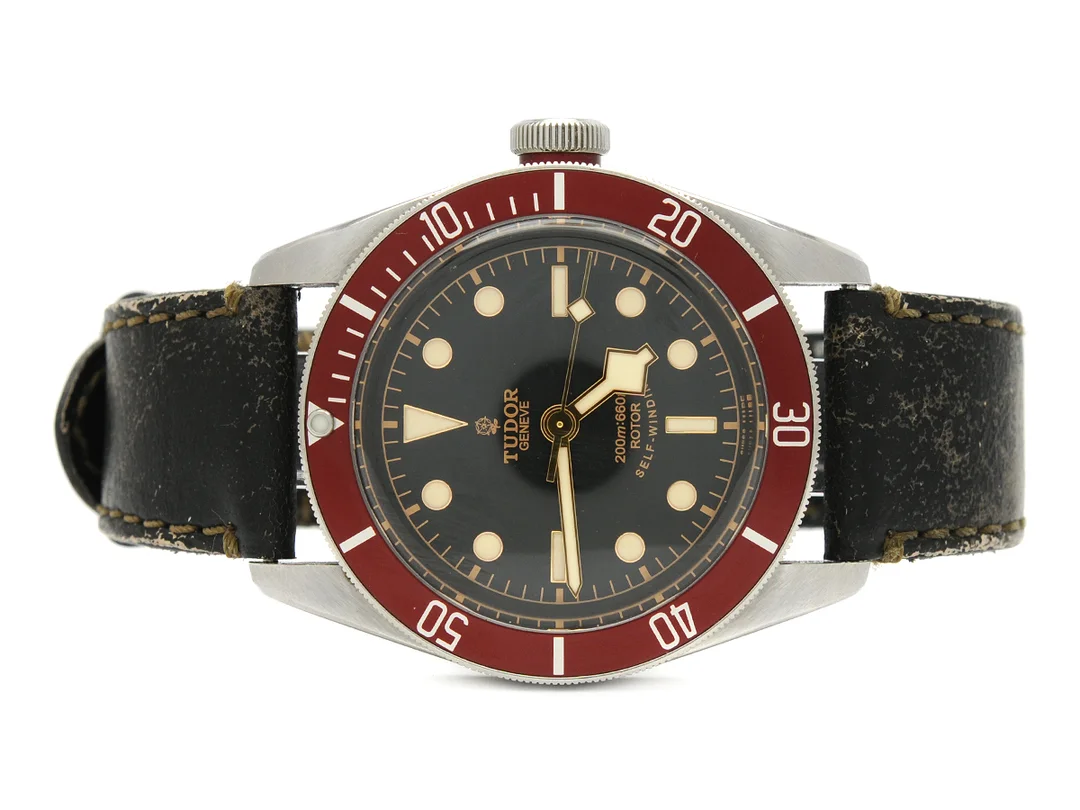 TUDOR, Geneve, Black Bay (200m:660ft), Ref nr. 79220R, Serie nr. J610824, herrur, 41 mm, stål, automatisk, safirglas, läderband, viklås, NATO-band, cert, januari 2013, box, ytterkartong. — Klockor/Tudor — Kaplans