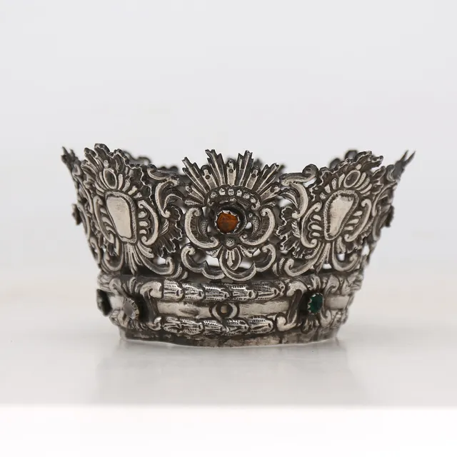 Image crown in embossed silver with carved polychrome glass cabochons, second half of the 18th Century.