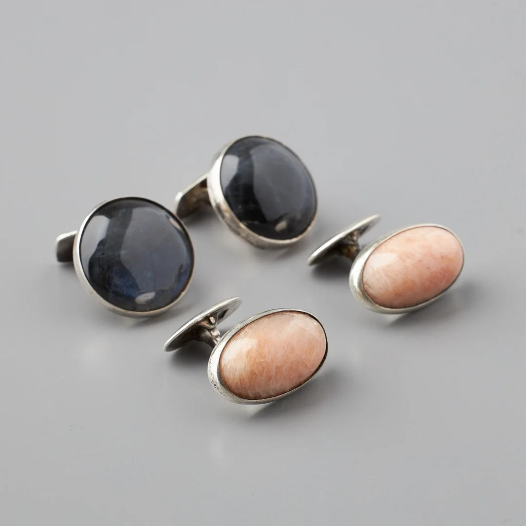 MANSCHETTKNAPPAR, 2 par, silver, spektrolit, plagioklas, Helsingfors 1960-tal. — Cufflinks & Tie Pins — Stockholms Auktionsverk Helsinki