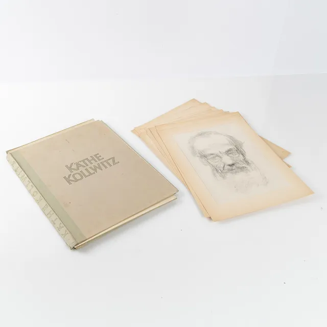 KÄTHE KOLLWITZ. Mapp med 9 grafiska blad, signerade i trycket, Gebr. Mann Verlag Berlin 1948.