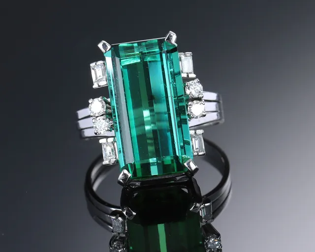 Tourmaline and diamond ring in platinum, total approx. 9.08 ct. The 1960s